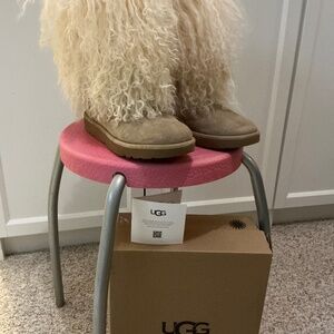 UGG 6US Tan  - NEW